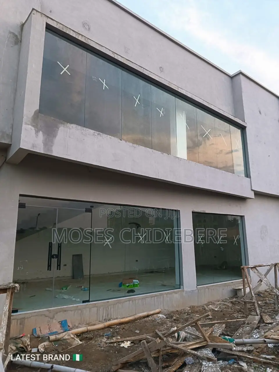 Frameless Fixed Partition Glass