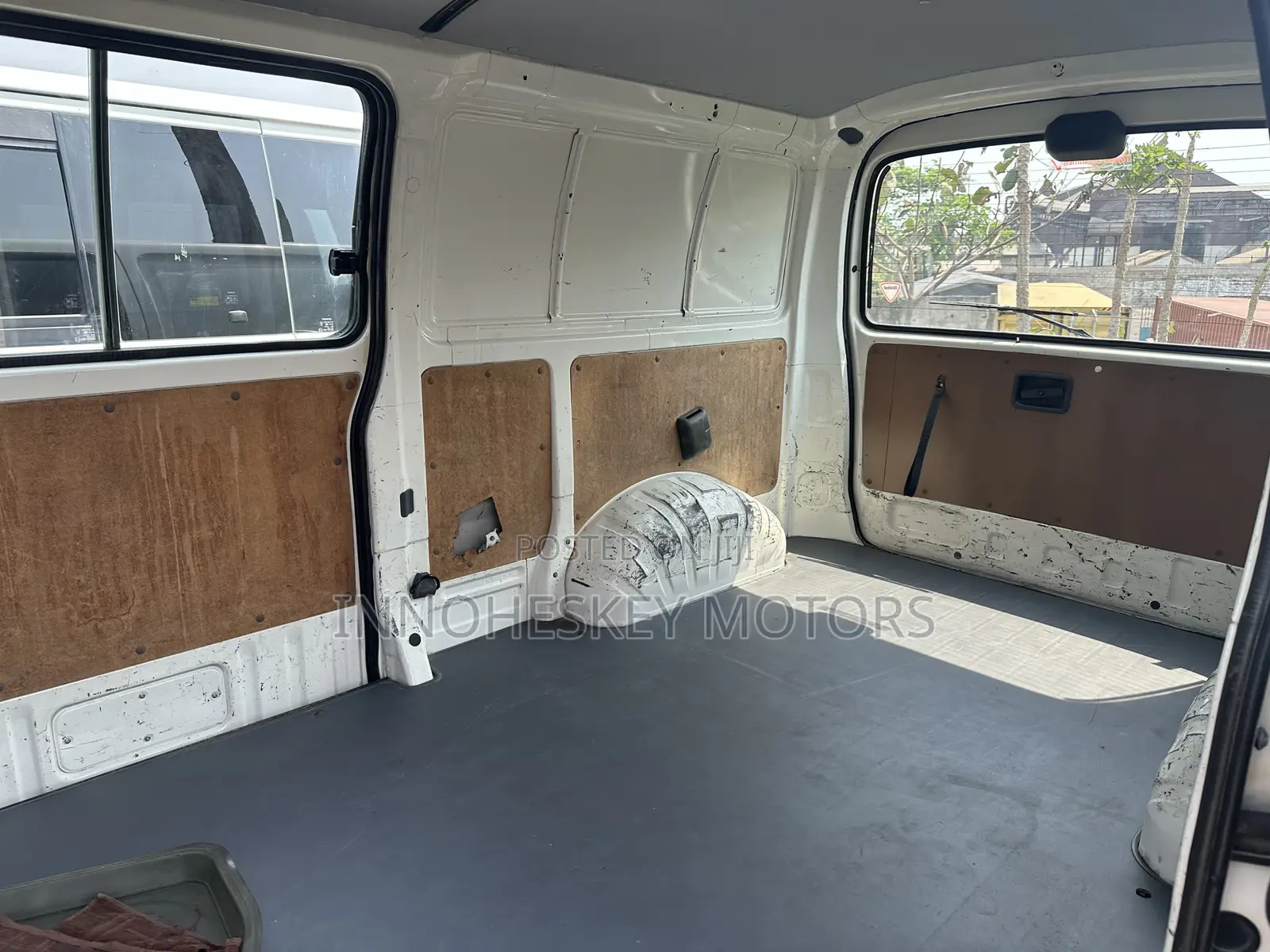Toyota HiAce 2005 White