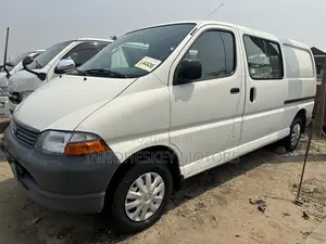 Toyota HiAce 2005 White