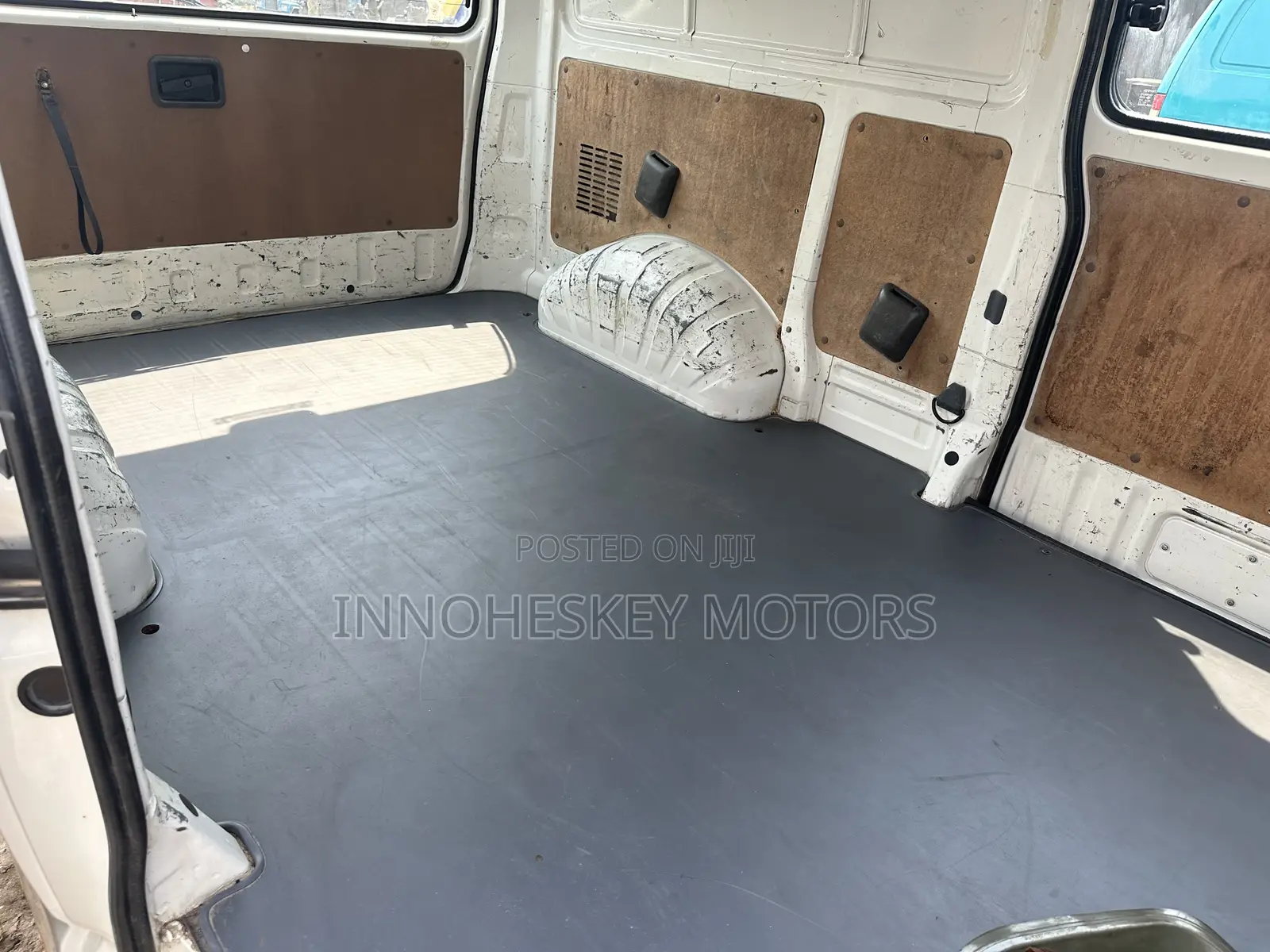 Toyota HiAce 2005 White