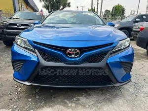 Toyota Camry SE FWD (2.5L 4cyl 8AM) 2018 Blue