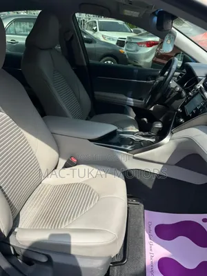 Toyota Camry SE FWD (2.5L 4cyl 8AM) 2018 Blue