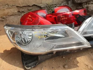 Headlights Volkswagen Tiguan 2010