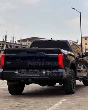 Toyota Tundra SR5 2022 Blue