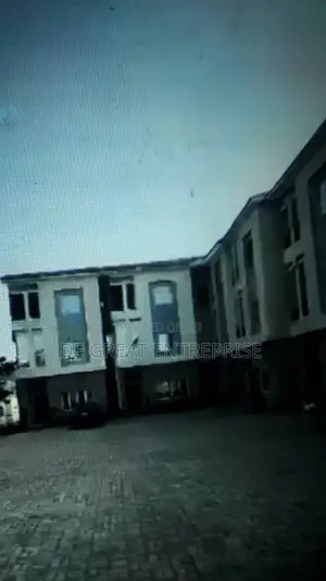 5bdrm Townhouse/Terrace in Private, Guzape District for sale