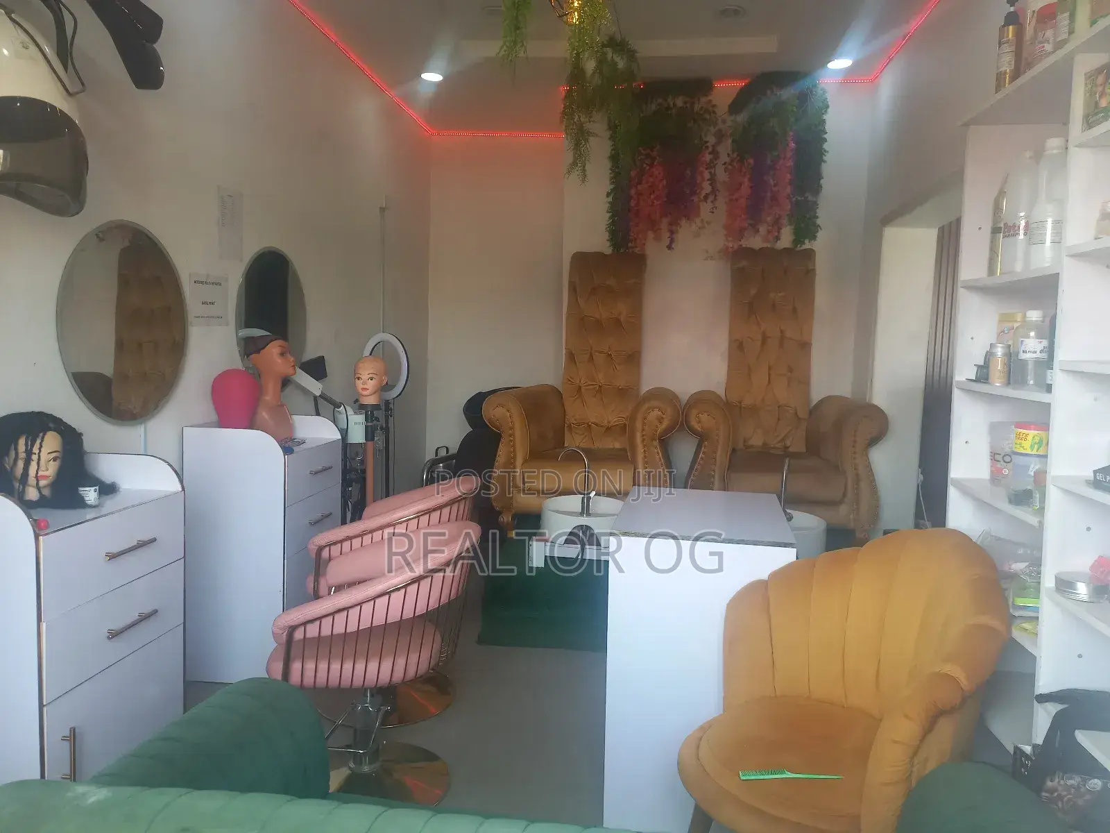 Unisex Salon Shop Available for Rent in Phase4 Kubwa