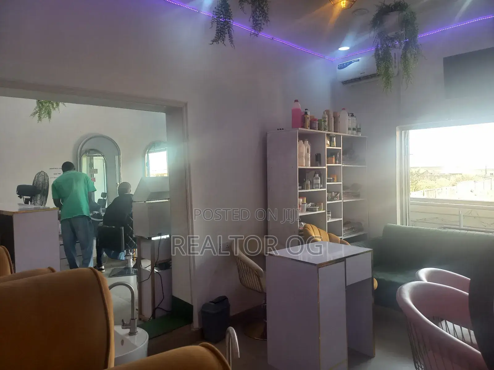 Unisex Salon Shop Available for Rent in Phase4 Kubwa