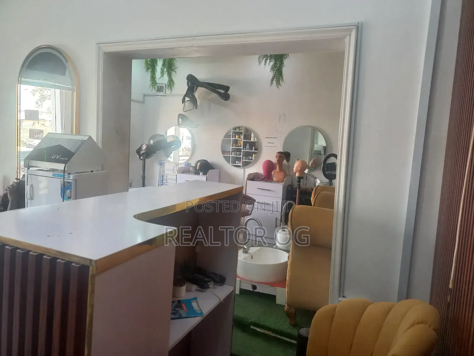 Unisex Salon Shop Available for Rent in Phase4 Kubwa