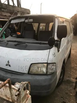 Photo - Mazda Bongo 2011 White