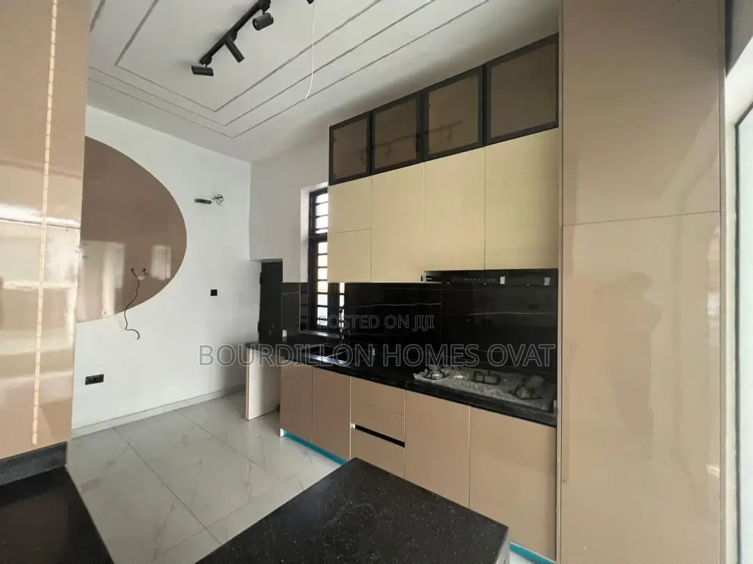 5bdrm Duplex in Ajah for sale
