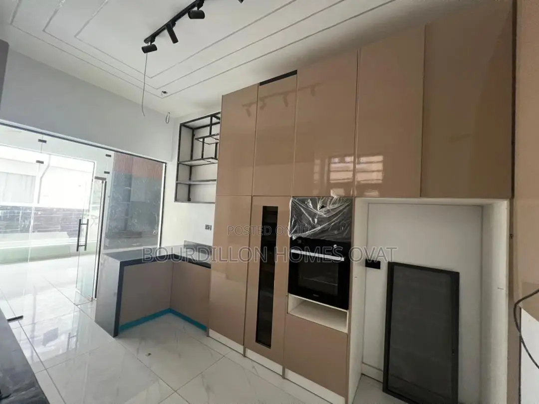 5bdrm Duplex in Ajah for sale