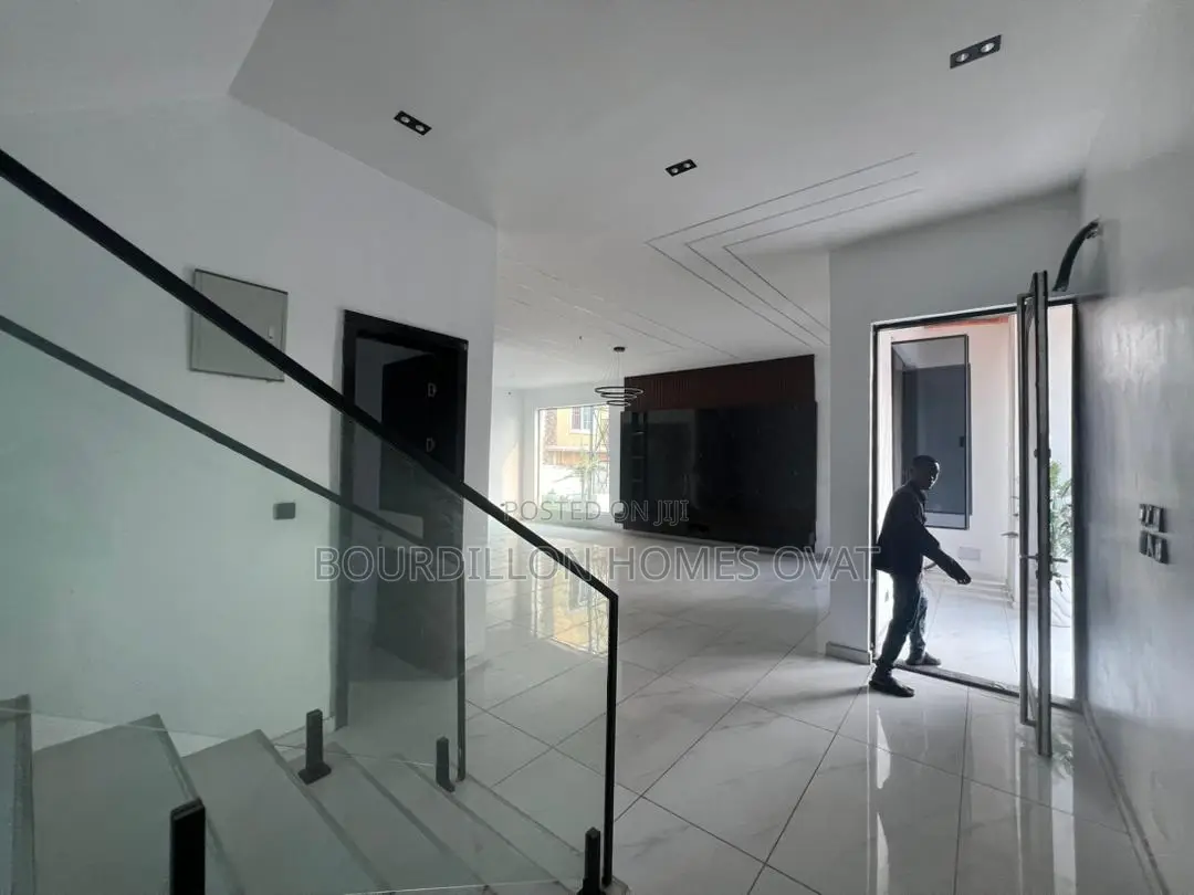 5bdrm Duplex in Ajah for sale