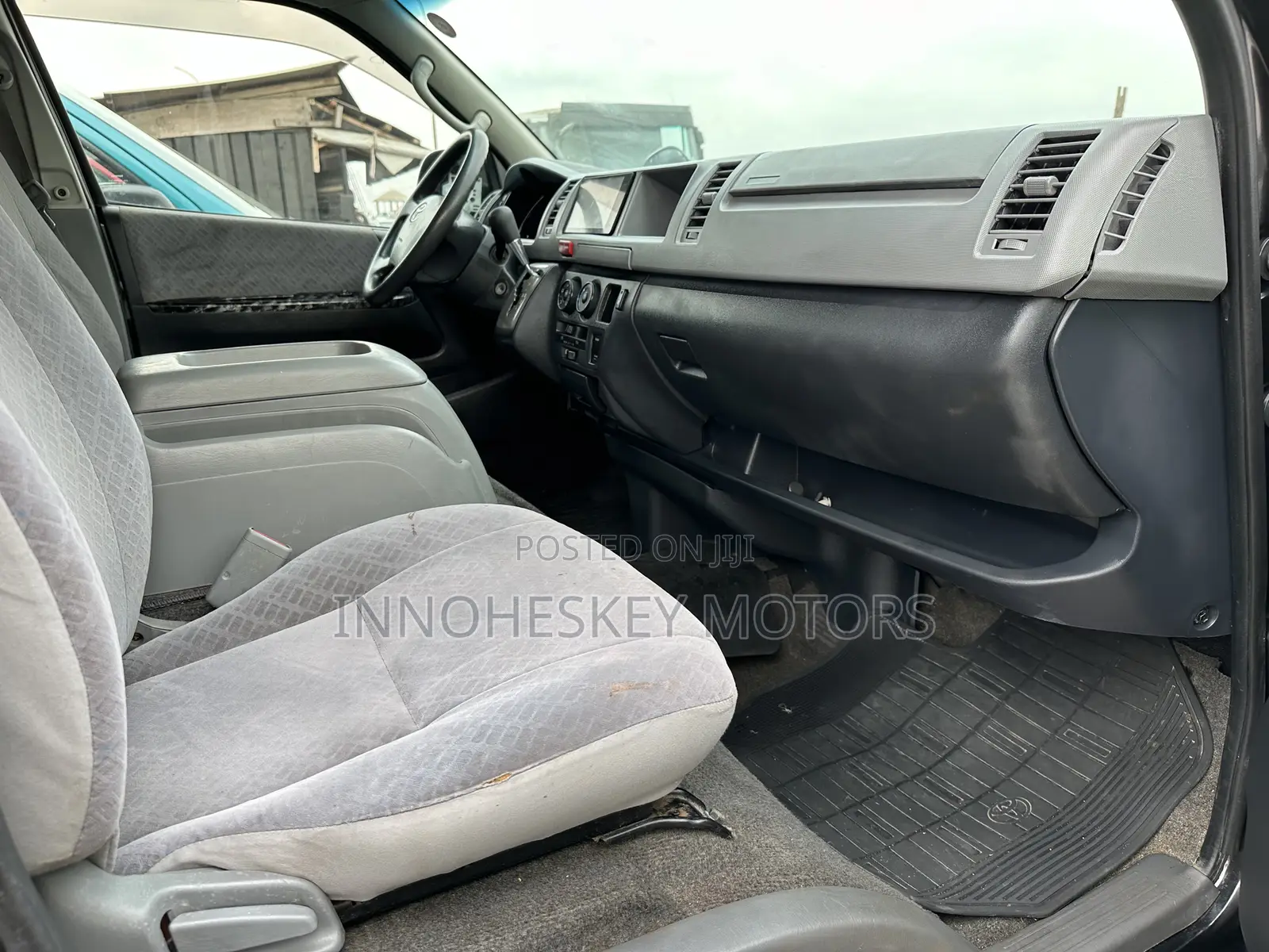 Toyota HiAce 2010 Black