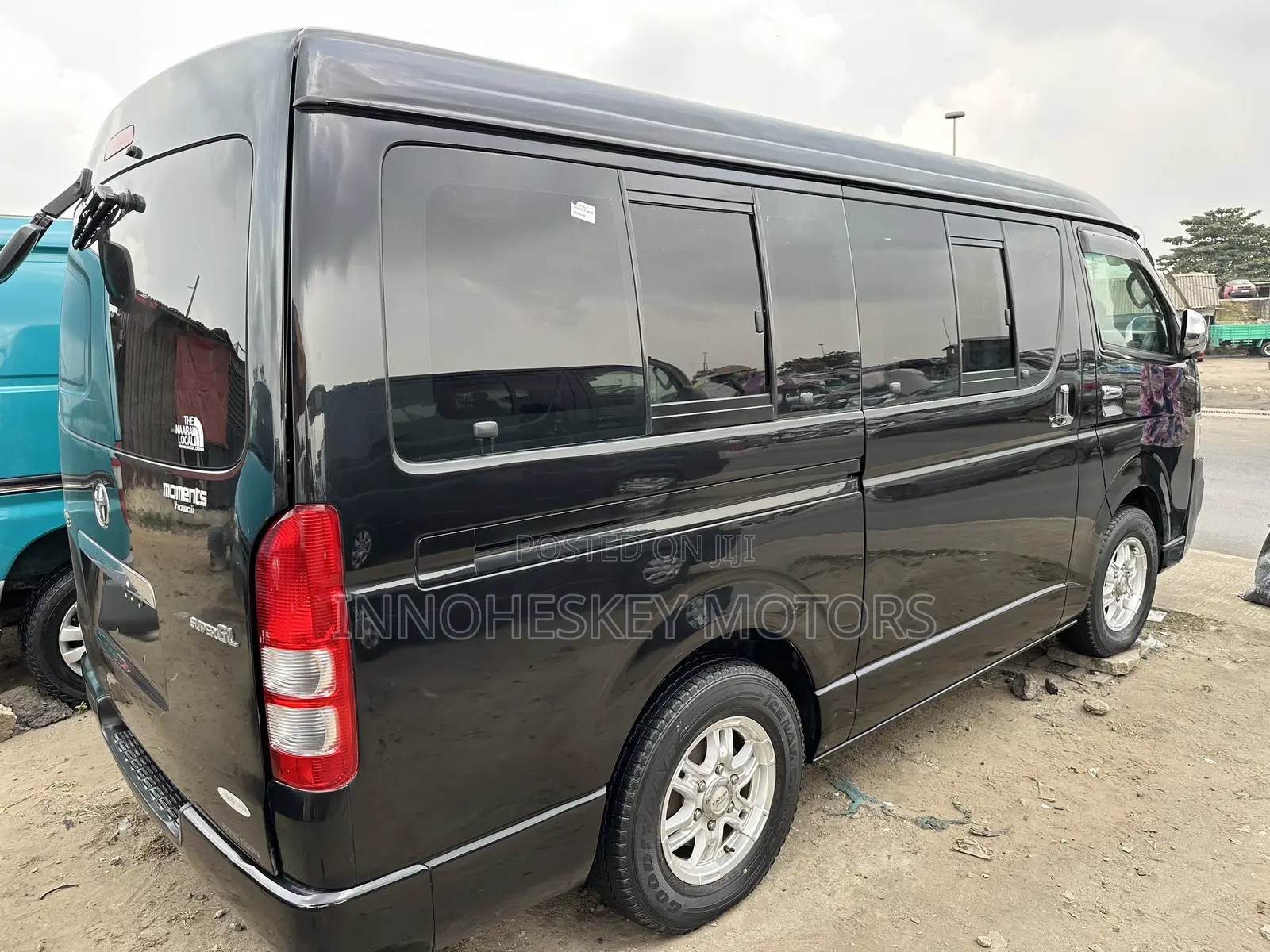 Toyota HiAce 2010 Black