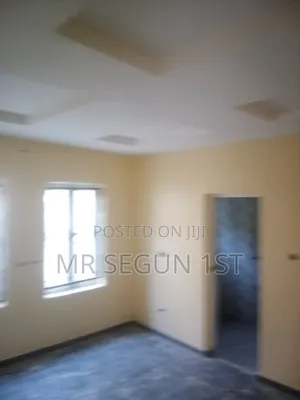 Mini Flat in Common Wealth Estate, Akala Express for rent