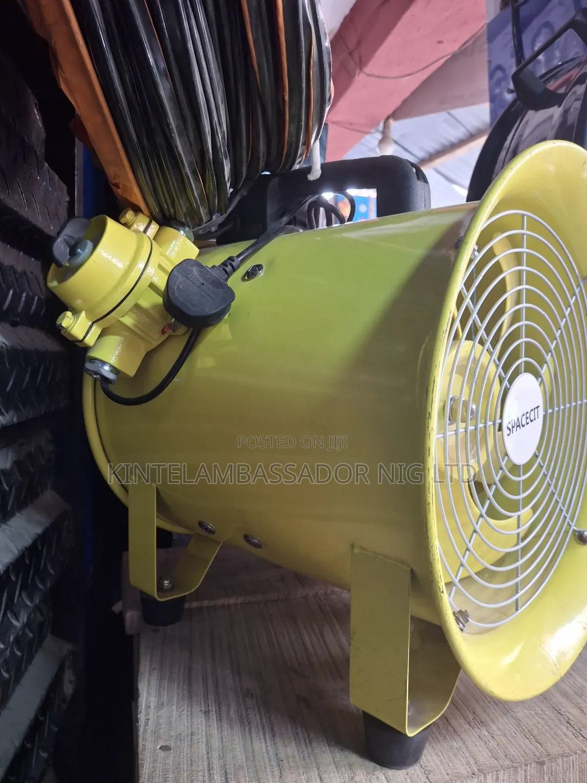 Explosive Fan 12"