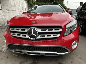 Mercedes-Benz GLA 250 2018 Red