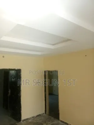 3bdrm Block of Flats in Common Wealth Estate, Akala Express for rent