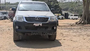 Toyota Hilux 2014 White