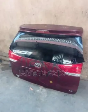 Boot Toyota Sienna 2015