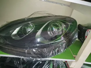 Headlights Porsche Macan