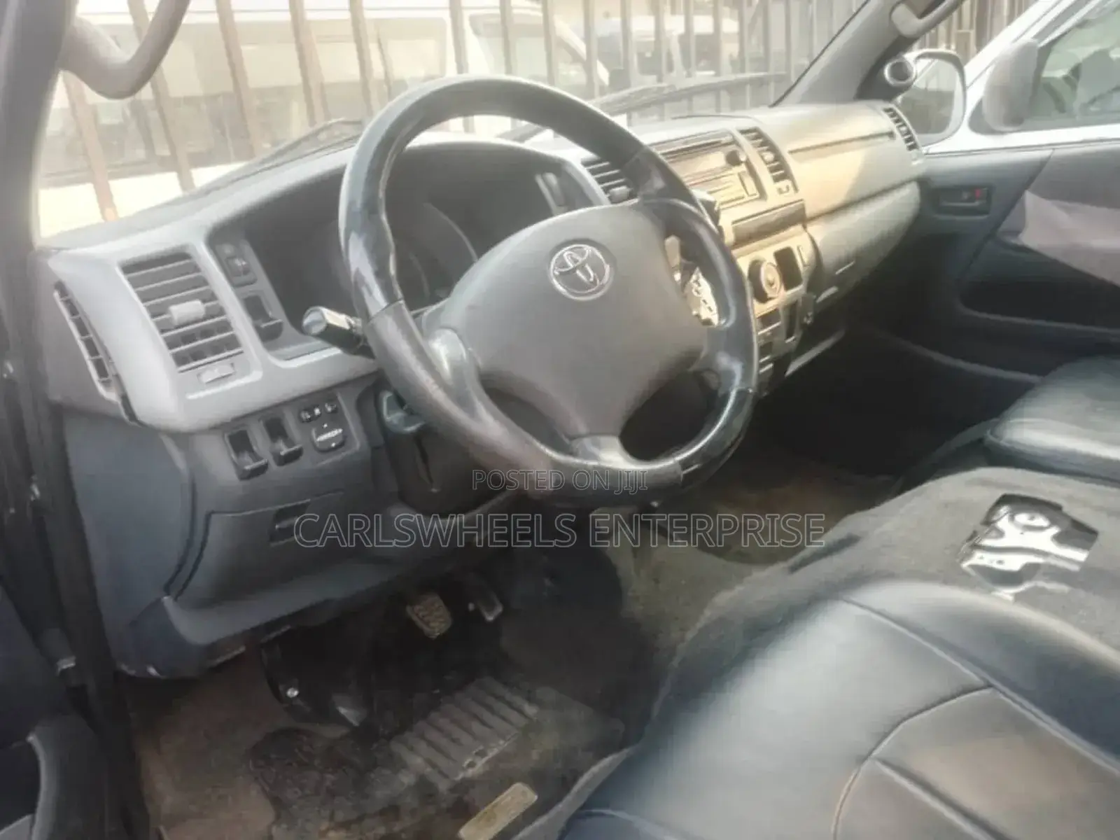 Toyota HiAce 2015 Black