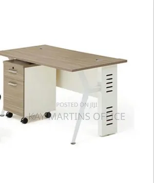 A Unique Stylelish Metal Legs Table
