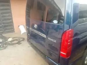 Toyota HiAce 2015 Blue