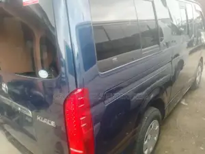 Toyota HiAce 2015 Blue