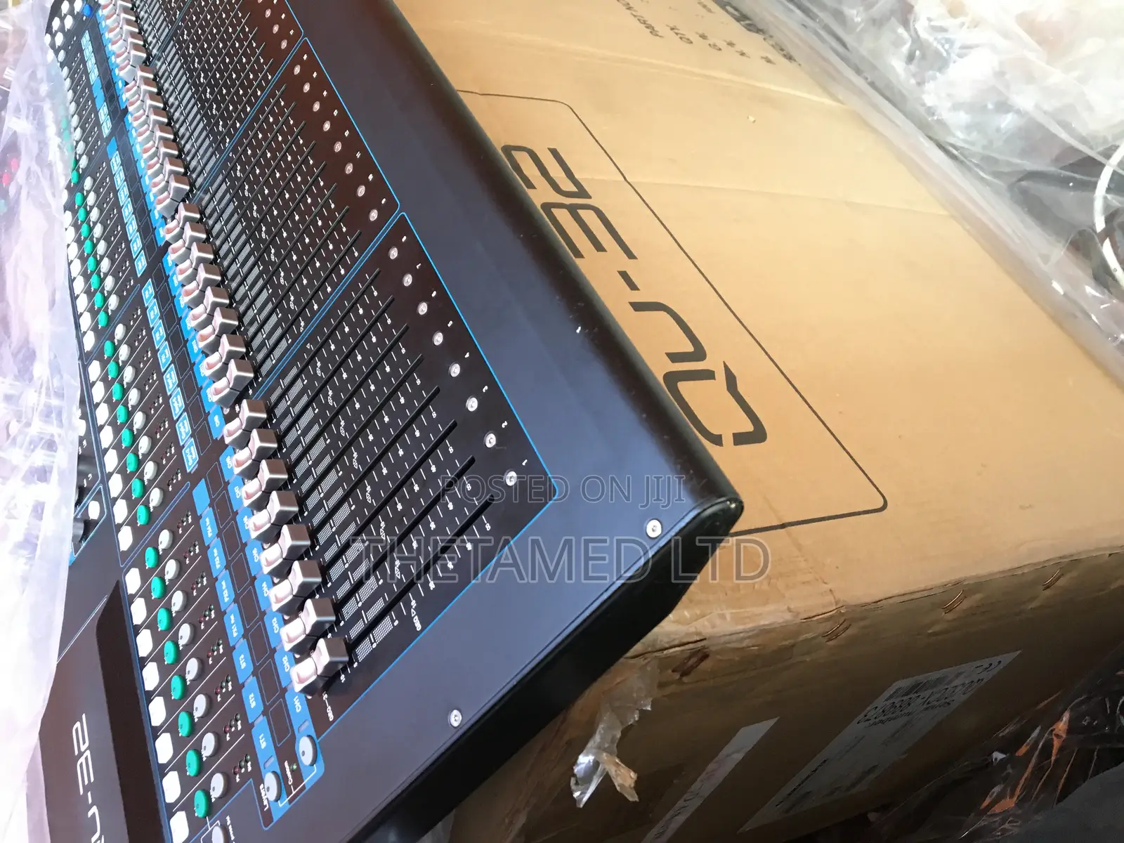 Qu-32 Digital Mixer