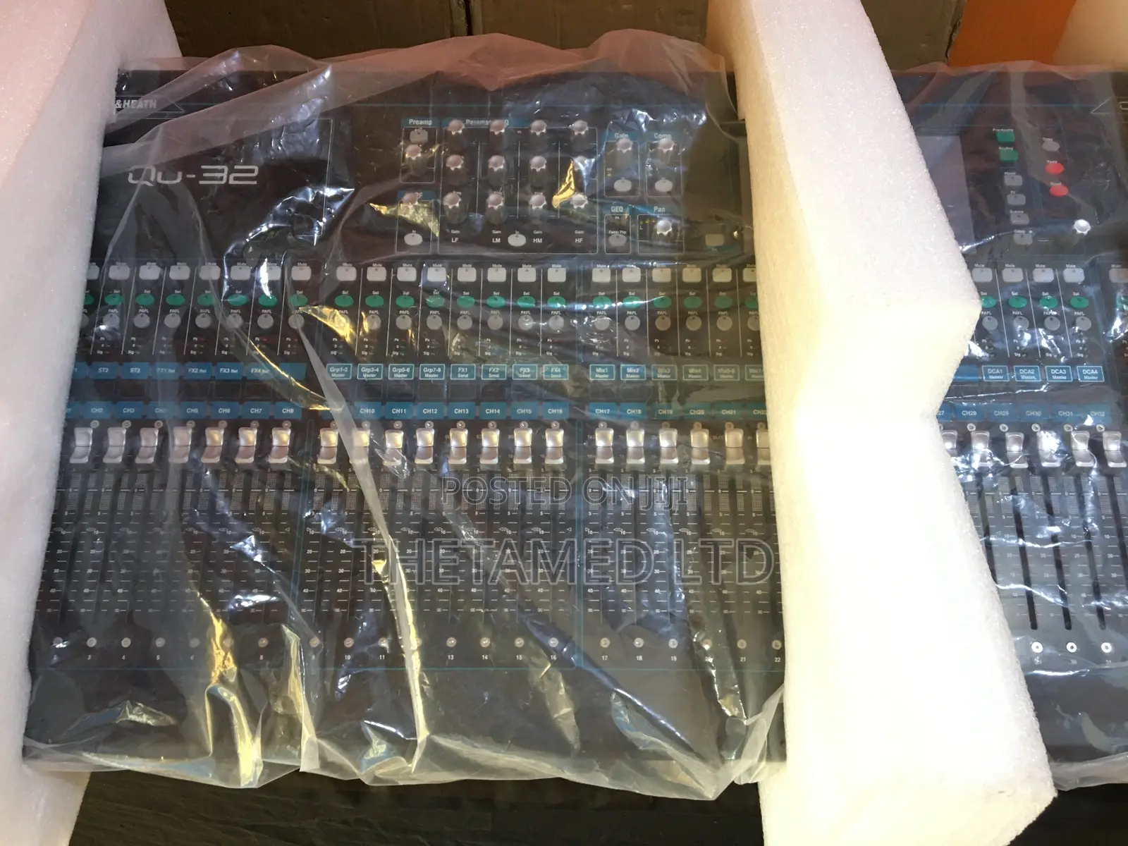 Qu-32 Digital Mixer