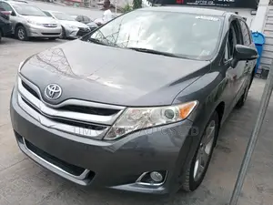Photo - Toyota Venza 2014 Gray