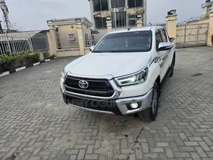Photo - Toyota Hilux 2021 White