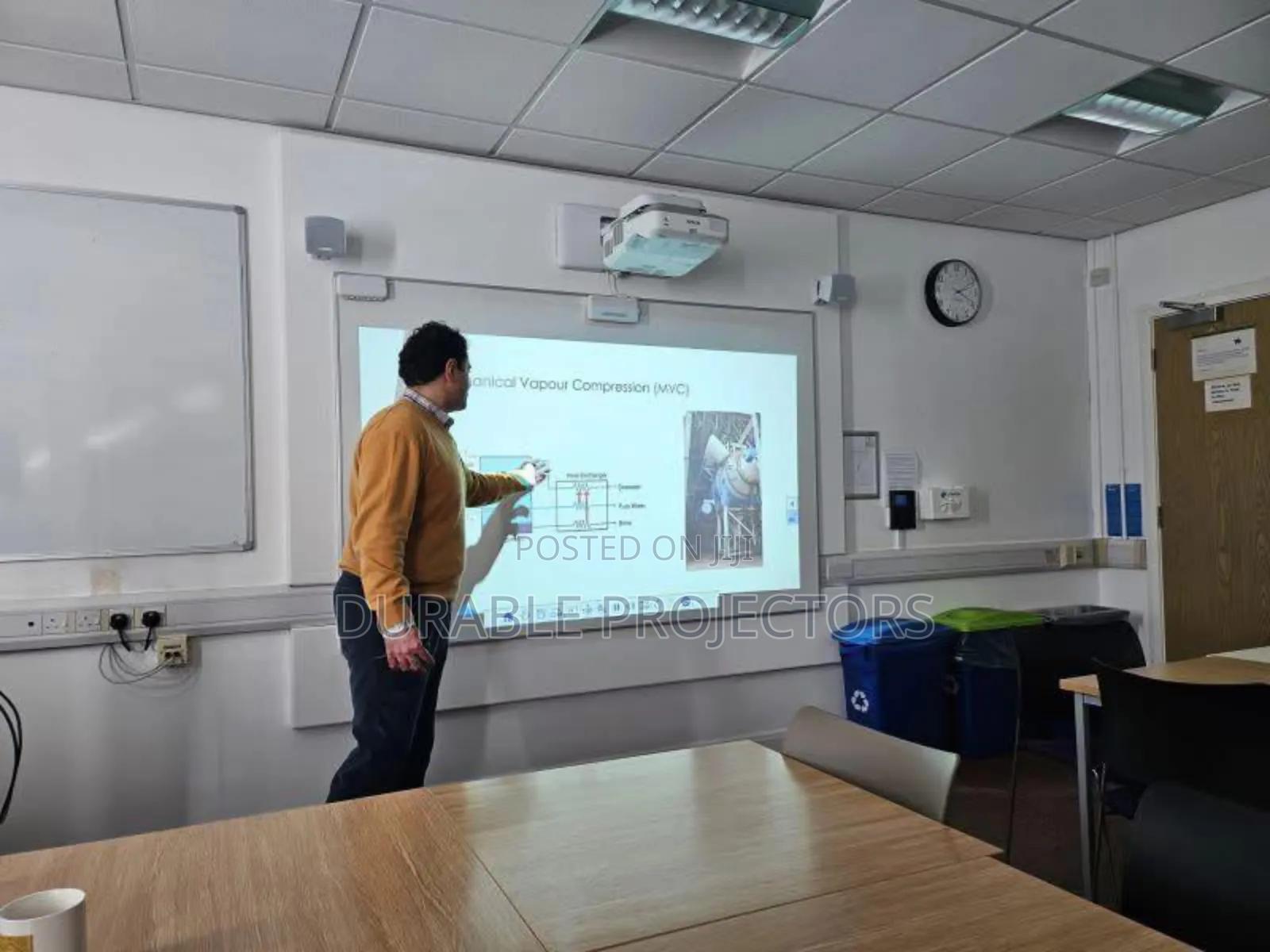Ultra Short Throw Projector for School , Conference Hall