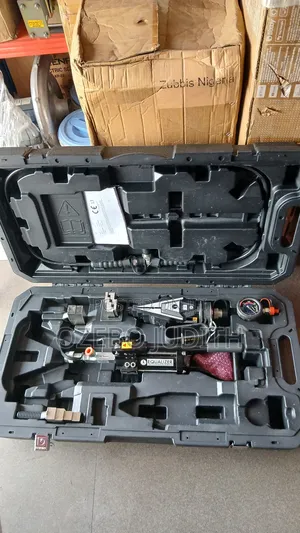 Flange Spreader With Pump