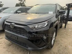 Toyota RAV4 XLE 2022 Black