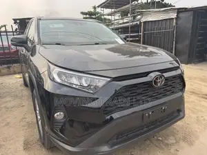 Toyota RAV4 XLE 2022 Black