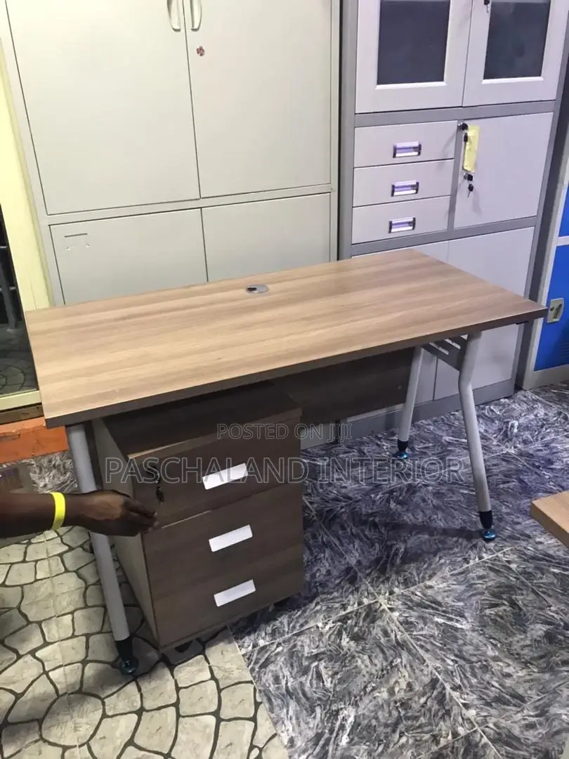 Quality Office Table With a Mobile Drawer