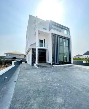 5bdrm Duplex in Lekky County, Lekki for sale