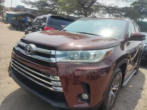 Toyota Highlander XLE V6 4x4 (3.5L 6cyl 6A) 2016 Red