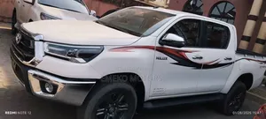 Toyota Hilux 2023 White