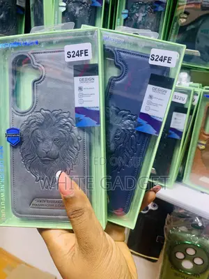 Photo - S24FE Lion Head Leather Case