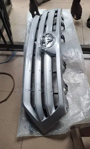 Toyota Highlander Shiny Front Grill