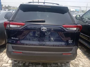 Photo - Toyota RAV4 XLE AWD 2019 Black