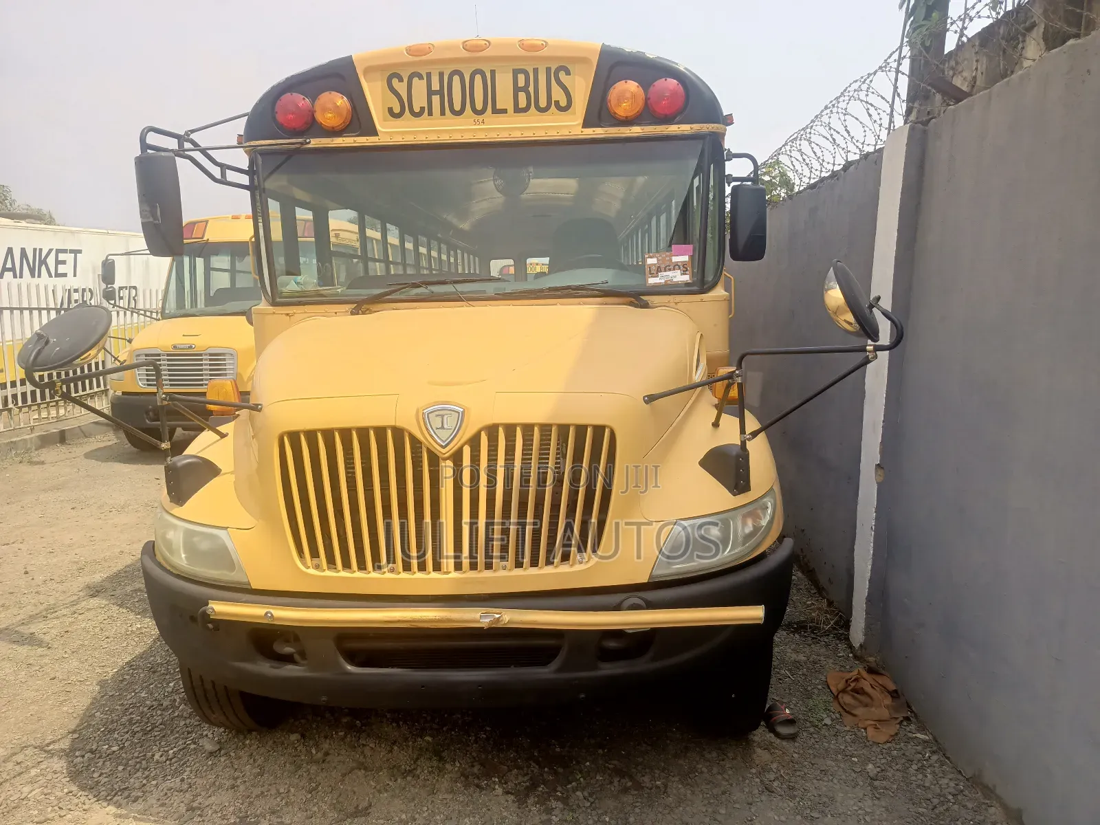 Freightliner M1235 2014 Yellow