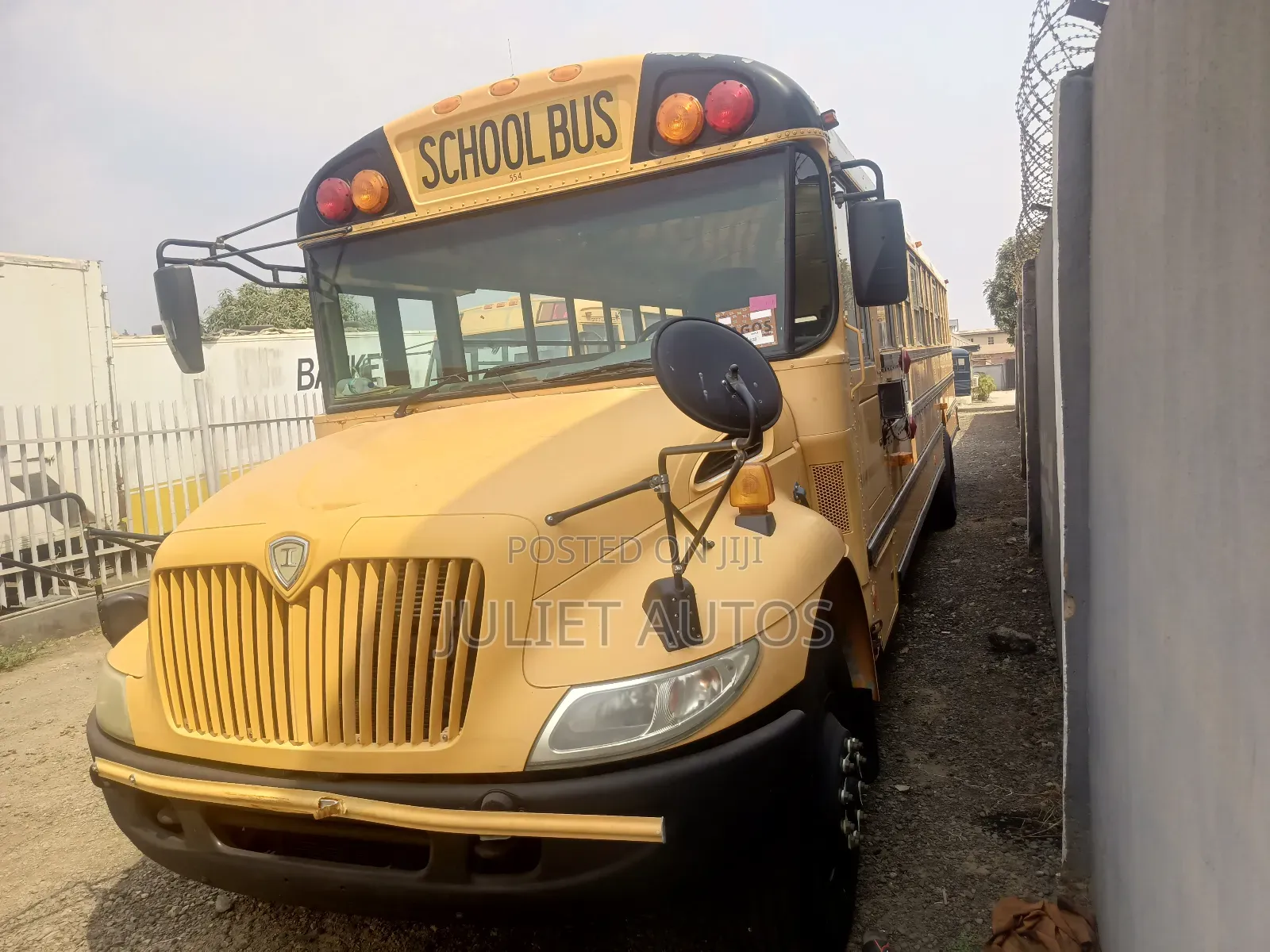 Freightliner M1235 2014 Yellow