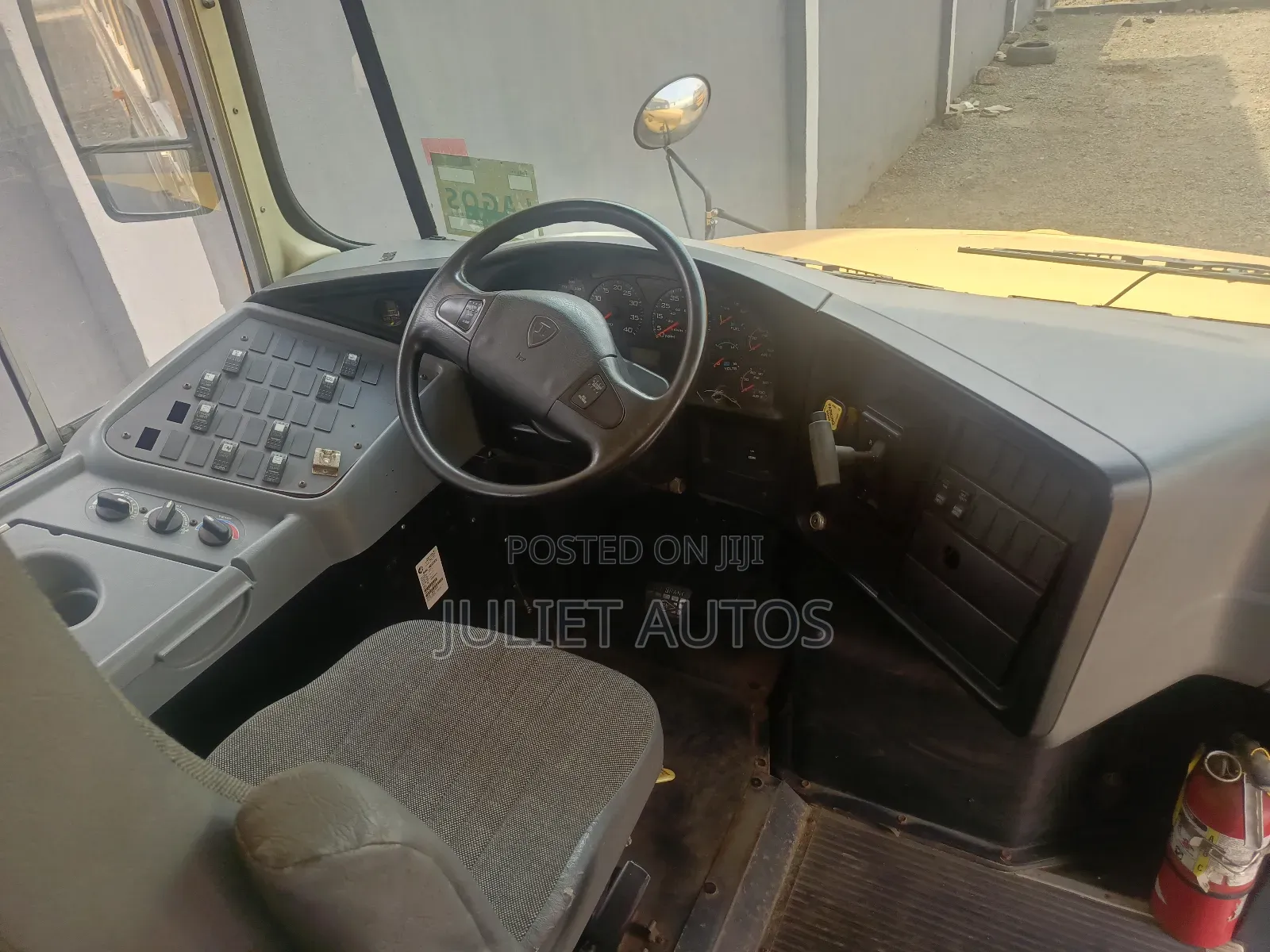 Freightliner M1235 2014 Yellow