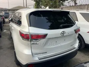 Toyota Highlander Limited 4dr SUV AWD (3.5L 6cyl 6A) 2015 White
