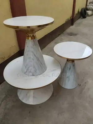 Center With End Tables