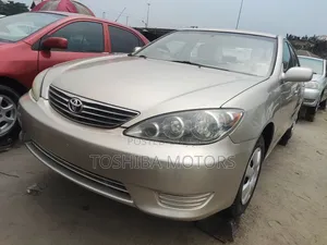 Toyota Camry 2005 Gold